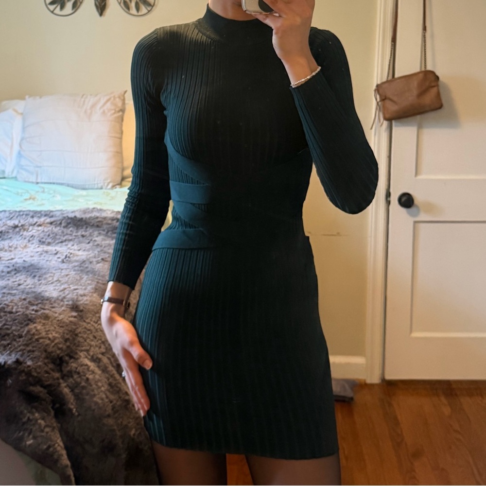 Dark Green Ribbed Long-Sleeved Bodycon Dress (Medium)